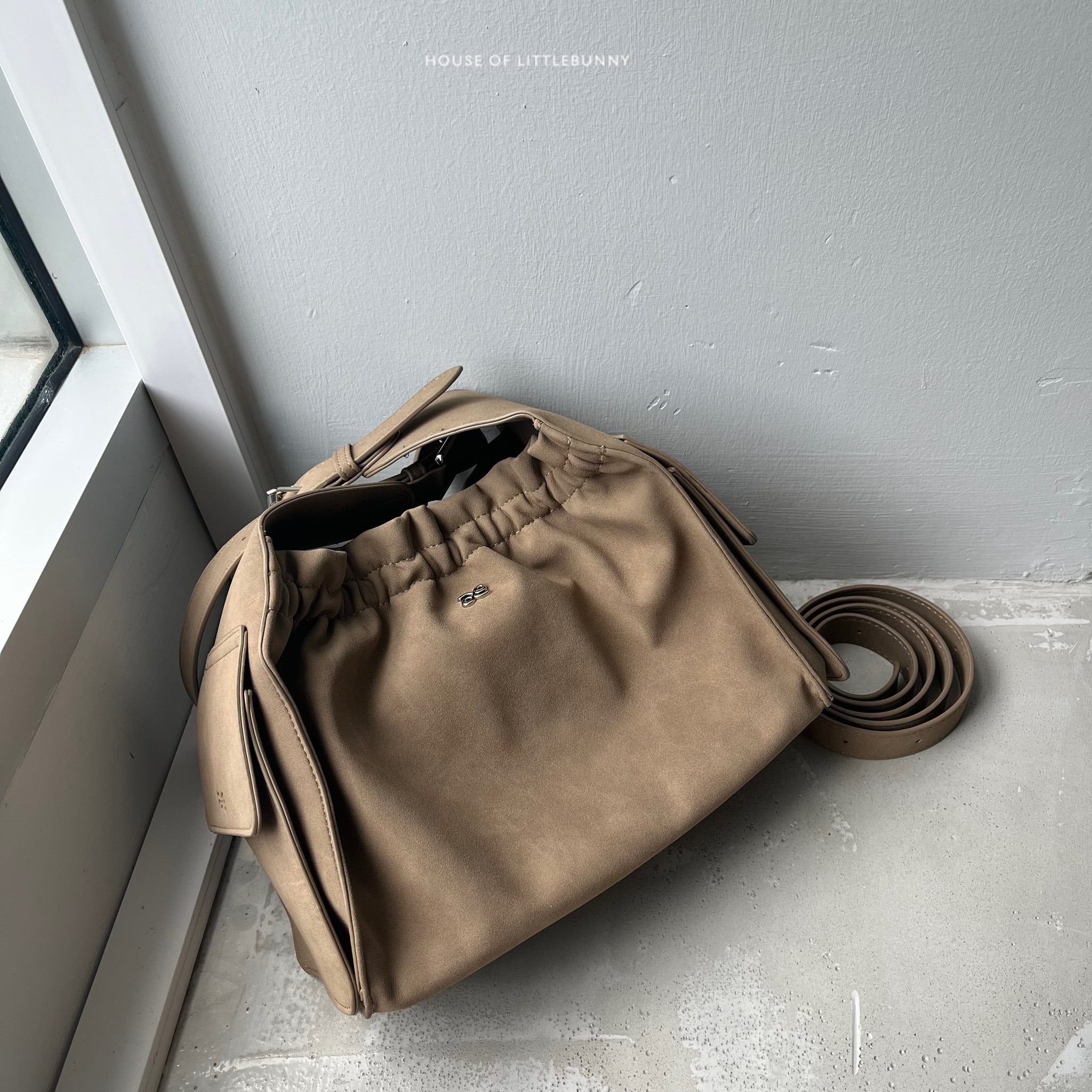 Yumi Bond - Suede PU